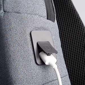 Sac bandoulière personnalisé pour homme avec port de charge USB, sac de poitrine étanche pour les trajets quotidiens, les voyages et les activités de plein air - Product Image 4