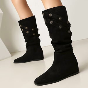 Bottes hautes pour femmes à bout carré, talons plats, en daim avec décorations boutons métalliques, coupe large - Product Image 2