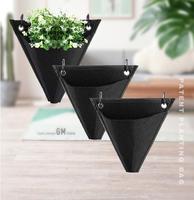 Nouveau pot de fleur en triangle noir non tissé transfrontalier sac suspendu balcon intérieur créatif suspendu mur panier de fleurs pot de plante