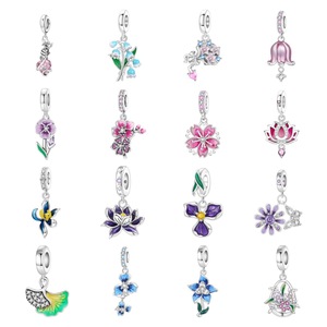 Pendentif Breloque Fleur Émaillée Plaqué Cuivre, Perle Suspendue pour Bracelet en Argent 925, Motif Lotus Fleur de Cerisier, Cadeau pour Femme - Product Image 1