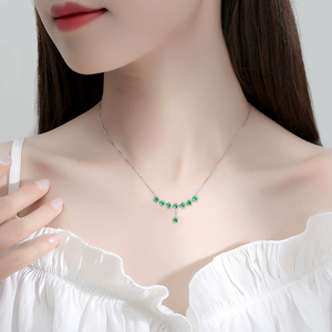 จี้หยกธรรมชาติสีเขียวมรกตทรงรีคุณภาพสูง ประดับด้วยหยกเกรดไอซ์ บนตัวเรือนเงินแท้ S925 สำหรับชุดสร้อยคอผู้หญิง - Product Image 5