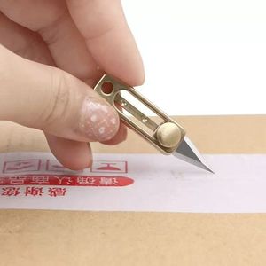 Couteau porte-clés en laiton avec lame en acier inoxydable, couteau utilitaire portable pour l'artisanat en plein air et l'ouverture de colis - Product Image 2