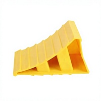 Cales de roue en plastique PP jaune en gros, antidérapantes, équipement de sécurité pour le stationnement, épaisseur 2 mm, fixation robuste