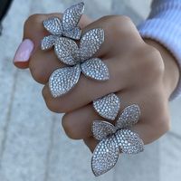 Женское кольцо с фианитом