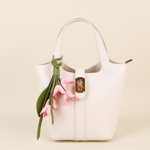 Breloque de sac en forme de tulipe tendance avec corde tressée et anneau métallique, accessoire mignon pour sac à main et pendentif porte-clés pour femme, vente en gros - Product Image 3