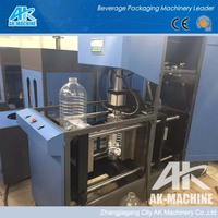 Machine de soufflage de bouteilles en plastique PE/PET semi-automatique 4-6L avec PLC et composants pour bouteilles de gallon
