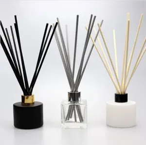 Diffuseur d'huiles essentielles en rotin noir naturel pour fabricant de marques, service spécial 20 ans, bâtonnets en fibre de rotin - Product Image 1