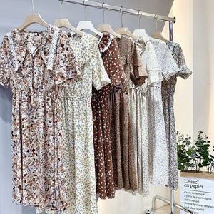 Surtido de Vestidos y Blusas Florales de Verano para Mujer, Estilos Variados, Excedente de Inventario, Envío Aleatorio - Product Image 4