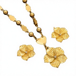 Conjunto de Collar y Pendientes de Plumeria Hawaiana de Moda, Chapado en Oro de 18K, con Cuentas de Cobre, Regalo de Boda para Mujeres y Niñas, Inspirado en Guam - Product Image 3