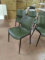 Chaise de salle à manger minimaliste nordique avec dossier ergonomique en cuir brun et pieds en acier pour la maison et le bureau