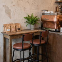 Tabouret de bar pivotant en teck et cuir de style industriel minimaliste avec revêtement en cuir véritable, construction durable pour la salle à manger