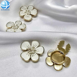 <span class=keywords><strong>Botones</strong></span> Decorativos Blancos Esmaltados con Diseño de Flor de Melocotón en Tono Dorado de 17 mm, Cierres de Clip Removibles para Camisas de Mujer, Accesorios de Decoración DIY - Product Image 1
