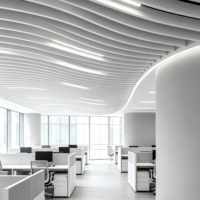 Plafond en grille d'aluminium ondulé 3D, finition grain de bois, ignifuge, imperméable, sur mesure pour bâtiments commerciaux modernes