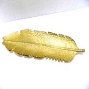 Plato de hoja de metal Premium hecho a mano, respetuoso con el medio ambiente y acabado dorado, listo para enviar Platos y platos - Product Image 2