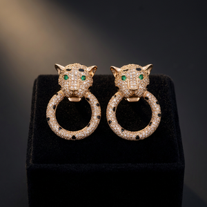 Pendientes de Aro con Forma de Pantera, Oro Amarillo de 14K, Diamante de 4.21 CT, con Ojos de Piedras Preciosas Verdes - Product Image 1