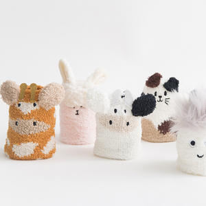 Chaussettes d'hiver épaisses et douillettes pour femmes et filles, motif animalier amusant, en peluche, pour usage quotidien, avec logo sur le bord. - Product Image 4