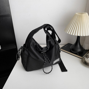 2024 diseñador nuevo bolso <span class=keywords><strong>de</strong></span> <span class=keywords><strong>mensaje</strong></span> <span class=keywords><strong>de</strong></span> <span class=keywords><strong>tela</strong></span> <span class=keywords><strong>de</strong></span> nailon <span class=keywords><strong>de</strong></span> gran capacidad para mujeres Chicas lindas bolso <span class=keywords><strong>de</strong></span> hombro <span class=keywords><strong>con</strong></span> cordón simple para deporte - Product Image 3