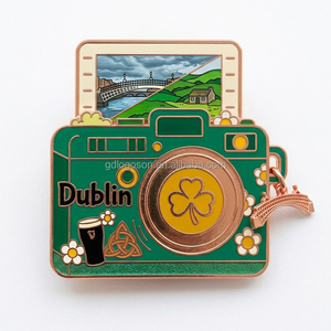 Imán de nevera con forma de cámara de Dublín, Irlanda, con el Puente Ha'penny y el Trébol - Imán de nevera metálico con temática irlandesa al por mayor - Product Image 1