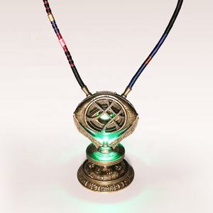 Collar con Luz LED de Réplica del Ojo de Agamotto de <span class=keywords><strong>Dr</strong></span>. <span class=keywords><strong>Strange</strong></span>, de Marvel, Los Vengadores, con Exhibición de Metal - Product Image 1