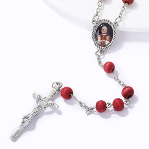 Collar Decorativo con Cruz de Oración Religiosa, <span class=keywords><strong>Papa</strong></span> XIV, Pétalos de Rosa Roja, Madera Perfumada, Hecho a Mano, Rosario Católico de Madera del <span class=keywords><strong>Papa</strong></span> León - Product Image 2