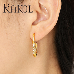 RAKOL EH8358 2024 Pendientes irregulares trenzados a prueba de agua Hipoalergénico Exquisitos Pendientes chapados en oro, adecuados para mujeres - Product Image 5