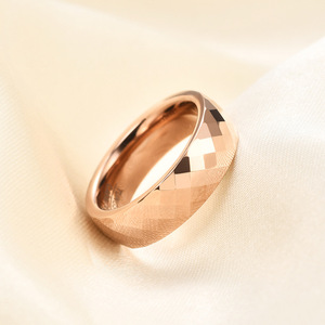 Bague en carbure de tungstène or rose 4,6 mm, design géométrique facetté, alliance unisexe, bijoux - Product Image 2