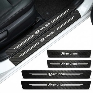 Protections de seuil de porte Hyundai style fibre de carbone, lot de 4 pièces, résistantes à l'eau, finition polie, application pour entrée, protection contre les rayures - Product Image 1