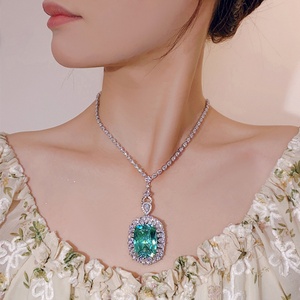 Collier Pendentif Élégant en Cuivre Écologique à Finition Lisse avec Zircon Cubique Sertie en Bezel pour Anniversaire de Mariage - Product Image 4
