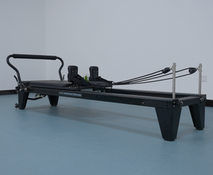Équipement de yoga professionnel pour usage en club : Unité murale en érable, Matelas, Lit, Machine Reformer en aluminium - Product Image 2