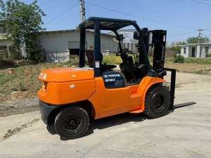 Chariot élévateur d'occasion Toyota 7FD, 5 tonnes, 2 étages, 3 mètres de haut, moteur diesel, faible durée, bien entretenu, prêt à fonctionner - Product Image 2