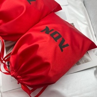 Pochette en satin de soie rouge brillant de luxe avec logo personnalisé, pour vêtements, extensions de cheveux, perruques, chapeaux, chaussures, sacs d'emballage, pochette anti-poussière en satin