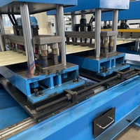 Machine de formage de rouleaux de tôles de fer trapézoïdales entièrement automatique pour tuiles de toiture Solution robotique à engrenage Production efficace