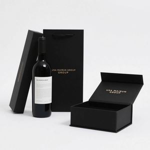 Boîtes d'emballage personnalisées de luxe en carton rigide noir mat pour ensemble de spiritueux, finition mate, fermeture magnétique pour whisky - Product Image 1