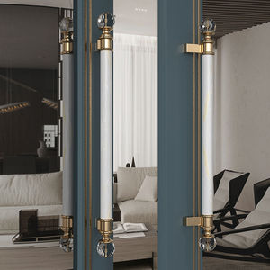 Poignée de porte de luxe en cristal transparent, finition laiton brossé doré, quincaillerie architecturale pour hôtels haut de gamme et entrées en bois massif - Product Image 3