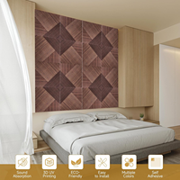 Panneau acoustique en feutre PET à grain de bois de santal rouge personnalisé, rainuré, imprimé UV, insonorisant, pour murs, plafonds, bureaux, hôtels, décoratif