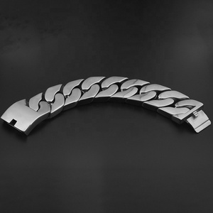 สร้อยข้อมือคิวบันขนาด 30 มม. สำหรับผู้หญิงผู้ชาย งานปาร์ตี้ ดีไซน์หรูหรา ขัดเงาอย่างดี เครื่องประดับแฟชั่นสุดเท่ - Product Image 2