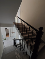 Rampe d'escalier moderne en acier galvanisé sur mesure, directement de l'usine, avec finition résistante à la rouille, installation facile