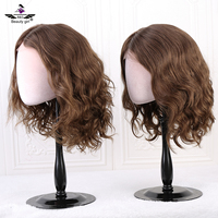 Perruque luxueuse en cheveux humains russes brun foncé non teints, avec base légère et respirante, effet naturel de la ligne des cheveux, et dessus en dentelle.