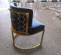 Fauteuil lounge moderne de luxe avec dossier en nid d'abeille et accents en acier inoxydable, avec tabouret, pour salle à manger, hôtel, usage domestique