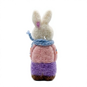 Ornement de Noël Lapin en Feutre de Laine Fait Main Traditionnel Écologique 100% Laine Petite Décoration Intérieure Écharpe Fleur Cheveux - Product Image 4