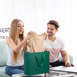 Sacs cadeaux en papier personnalisés de luxe pour bijoux, avec impression de votre propre logo, pour la vente en gros de vêtements et le commerce de détail - Product Image 5