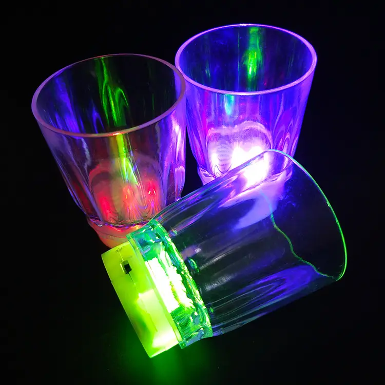 Flaş ışığı Up İçme Bar gece kulübü parti renkli 2oz 60ml ışık led shot bardakları