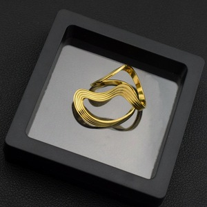 Bague en acier inoxydable au design exquis et original, style simple, ajustable, unisexe, bijoux de mode géométriques, vente en gros - Product Image 2