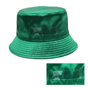 Пользовательские цвета и логотип высокого качества шелковистые атласные женские роскошные летние Боб ведро шляпы от солнца с прозрачным ПВХ карманом