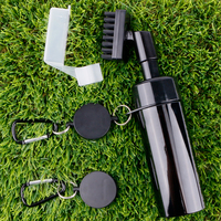 Brosse de nettoyage de clubs de golf en plastique personnalisée en gros avec réservoir d'eau et outil de réparation de divots à pulvérisation