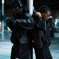 Ensemble Sur Mesure de Veste Zippée Coupe-Vent Réfléchissante Légère et Pantalon de Survêtement Rayé en Nylon, Style Streetwear pour Homme