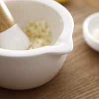 Offre Spéciale blanc céramique mortier et pilon en bois ensembles, l'ail bol de broyage pour ustensiles de cuisine