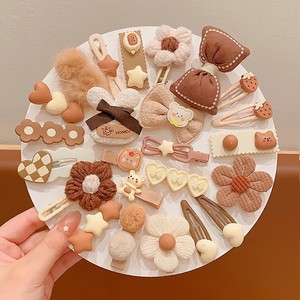 <span class=keywords><strong>ก</strong></span>ิ๊บติดผมทรงปากเป็ดสีน้ำตาลลายการ์ตูน แฟชั่นน่ารักสำหรับเด็ก ขนาด 5 ซม. ยี่ห้อ Yunyi เหมาะสำหรับงานปาร์ตี้ - Product Image 1