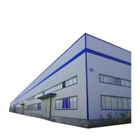 Entrepôt et atelier industriels modernes en structure métallique préfabriquée