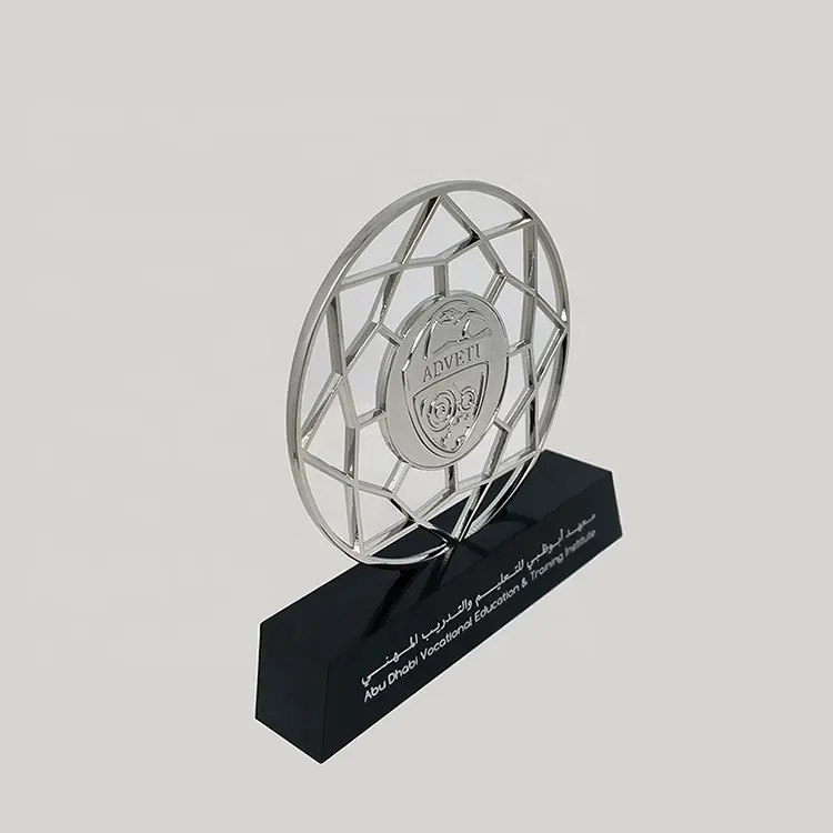 Hadiah Bisnis Perusahaan Grosir Kristal Arab Basis UEA Penghargaan Piala Plakat Logam